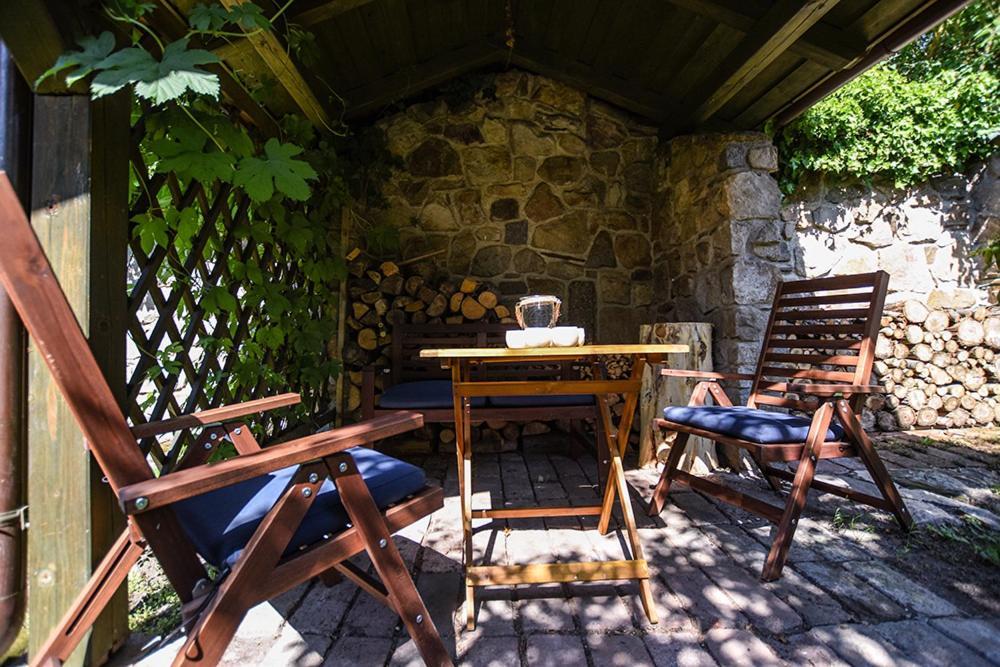 Ferienwohnung Dum V Zahrade Písek Exterior foto