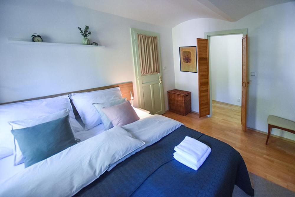 Ferienwohnung Dum V Zahrade Písek Exterior foto