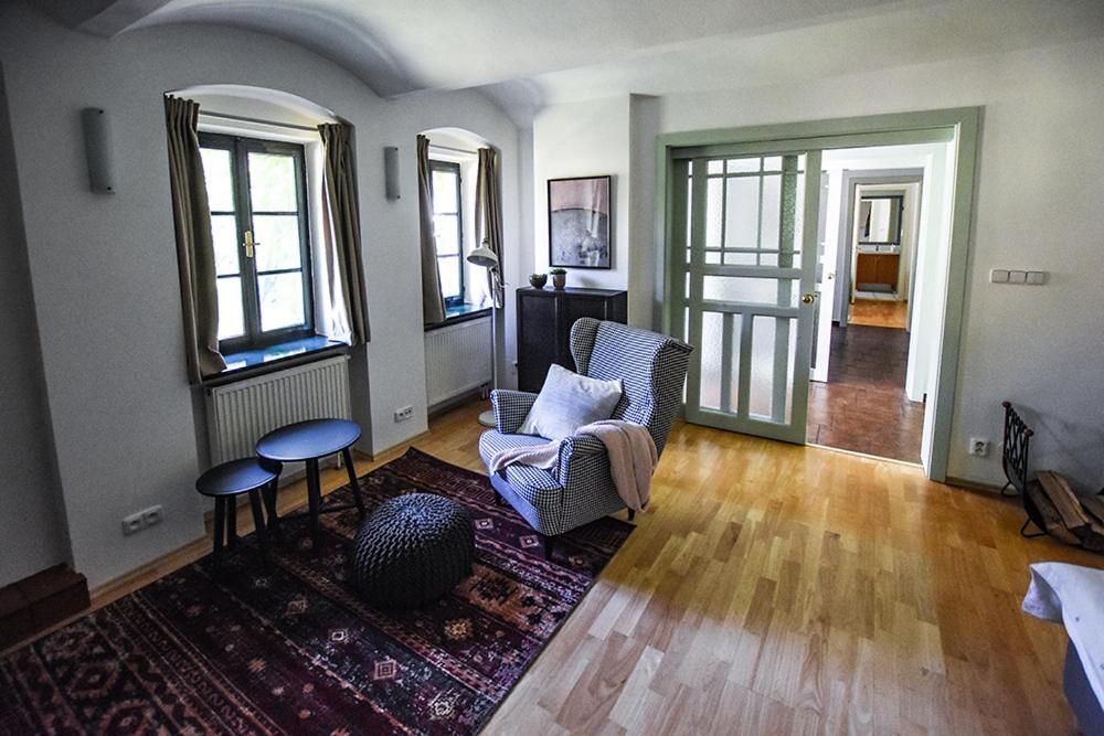 Ferienwohnung Dum V Zahrade Písek Exterior foto